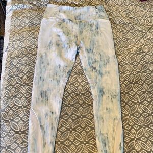 Carrie Underwood leggings